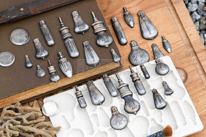 Vintage Light Bulbs silicone mould by Redesign with Prima. 5"x8" food-safe for resin, clay, chocolate & fondant. Detailed bulb designs. UK stockist