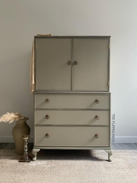DRIED SAGE - Dixie Belle - Soft Grey with Green Undertones Chalk Mineral Paint - 118ml/4oz - 236ml/8oz - 473ml/16oz - 946ml - Paint - Chalk and Mineral - Baillea's Interiors -
